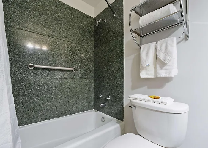 Hotel Western Oakbrook 3*